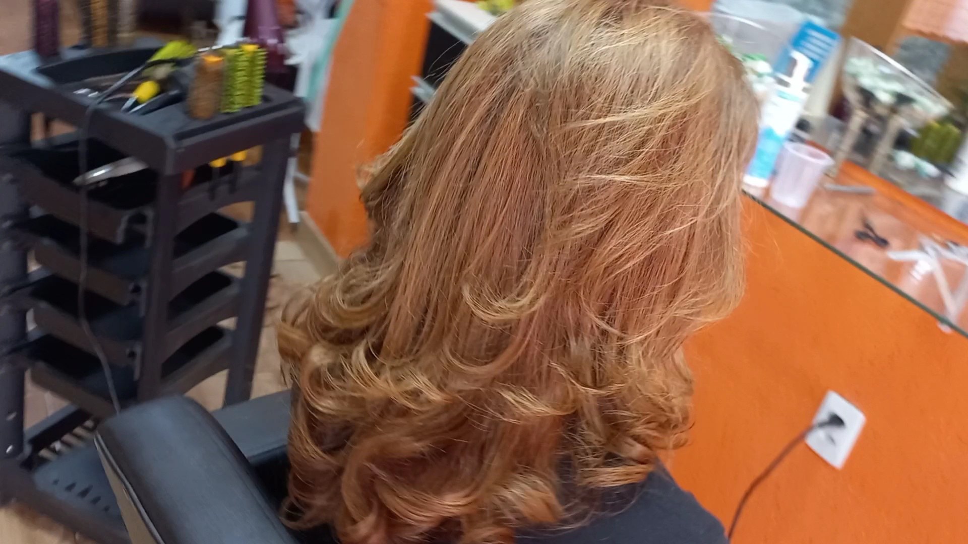 Cabelo cobre e caramelo em camadas